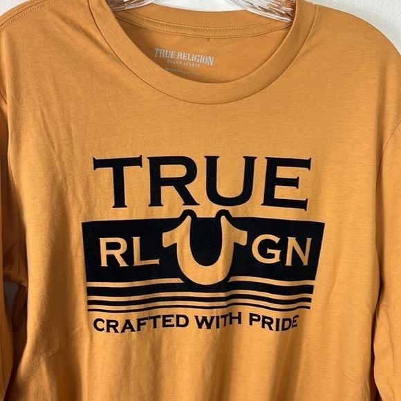 True Religion Tee Shirt Men's M Gold Black Logo Long Sleeve Stretch Knit NWT - Picture 9 of 13